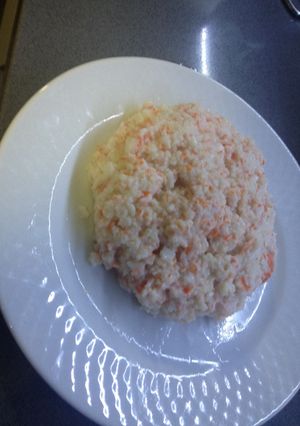 Una foto de Surimi con huevo cocido y yogur
