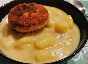 Retro menzás tejfölös krumplifőzelék rántott párizsival recept fotója
