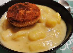 Retro menzás tejfölös krumplifőzelék rántott párizsival recept fotója