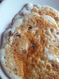 ஆனியன் பொடி ஊத்தாப்பம் (Onion Podi Uthapam Recipe in tamil) செய்முறை முக்கிய புகைப்படம்