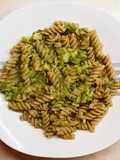 Pasta con broccoli e acciughe, aglio, olio e peperoncino