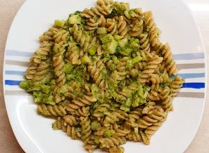 Foto di Pasta con broccoli e acciughe, aglio, olio e peperoncino