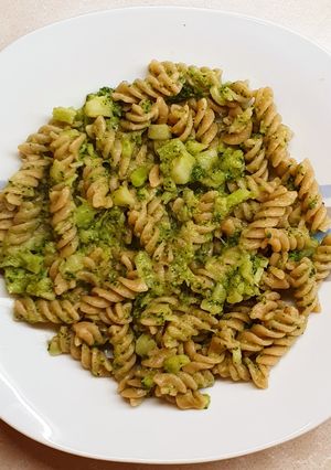 Foto di Pasta con broccoli e acciughe, aglio, olio e peperoncino