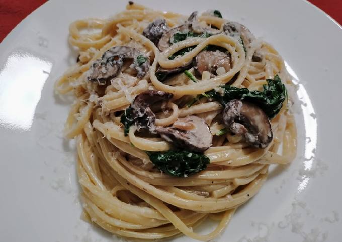 Spinach and mushroom pasta