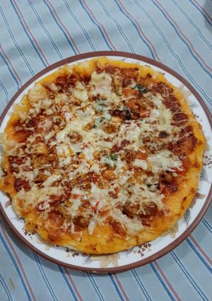 A picture of Chicken Tikka Pizza 🍕🍕.