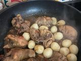 Gà kho trứng cút