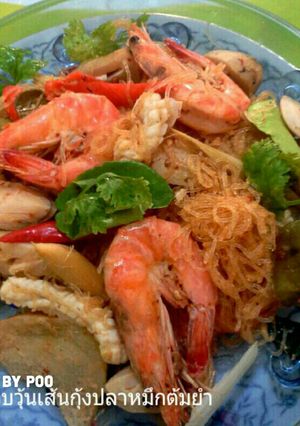 รูปของ อบวุ้นเส้นกุ้งปลาหมึกต้มยำ