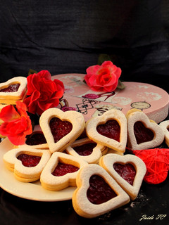 Una foto de Galletas Rellenas de Mermelada para San Valentín