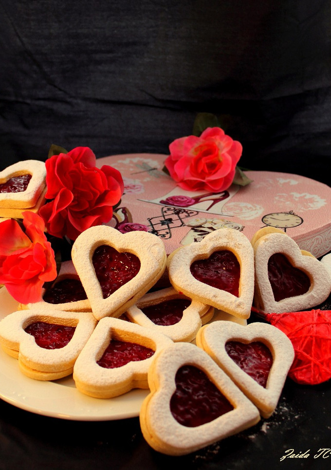 Una foto de Galletas Rellenas de Mermelada para San Valentín