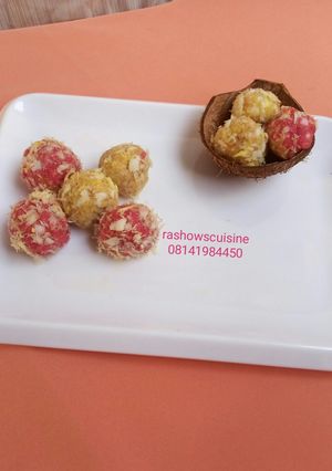 A picture of Coconut laddoo.