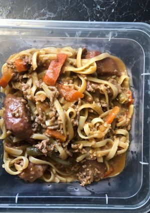 A picture of Beef and vegetable pasta.