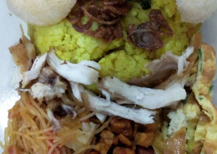 Resep Nasi Kuning Hajatan yang lezat dan Mudah Dibuat