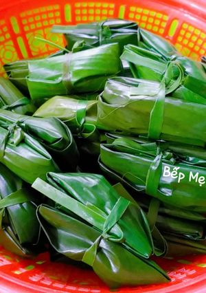 Hình của món Bánh bột lọc gói lá chuối nhân tôm thịt.
