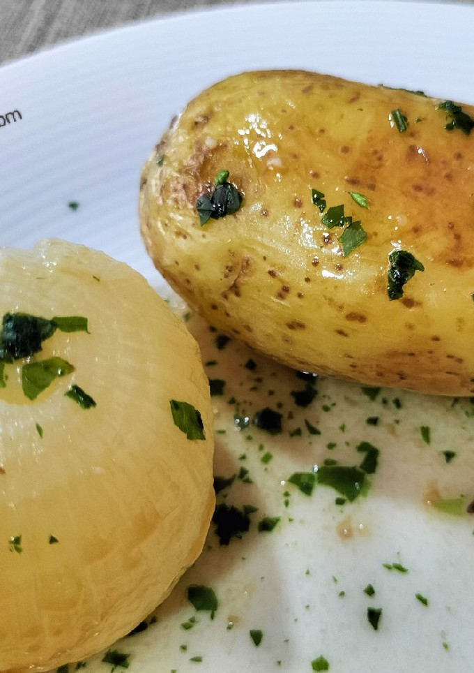 Una foto de Patata y cebolla asada en airfryer