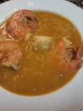 Sopa de pescado con gambas