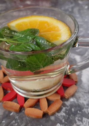 Une photo de Infusion orange menthe 🍵🍊🌱