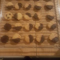 A picture of Tryout cookies vanilla/chocolate.