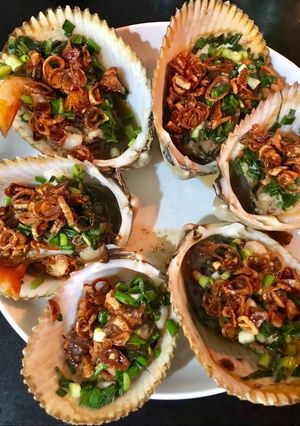 Hình của món Sò dương nướng mỡ hành.