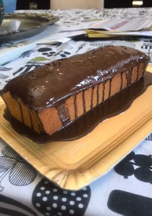 Una foto de Budín de naranja con baño de chocolate