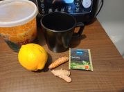 Una foto de miel de curcuma y canela