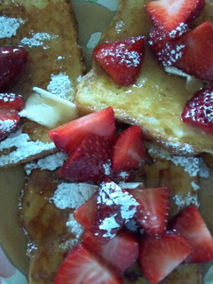 A picture of Mama's Cafe French Toast.