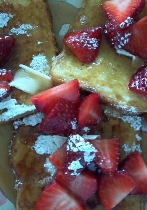 A picture of Mama's Cafe French Toast.
