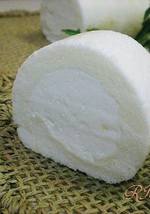 A picture of Mini Milky Swiss Roll.