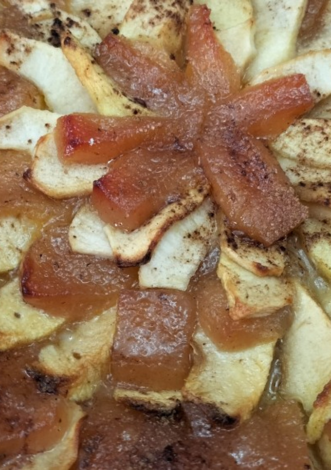 Una foto de Tarta de manzana y membrillo