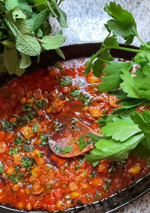 Une photo de 🦑Poulpe 🐙sauce pimenton de la vera🌶️à 🇵🇹la portugaise🪵🍃