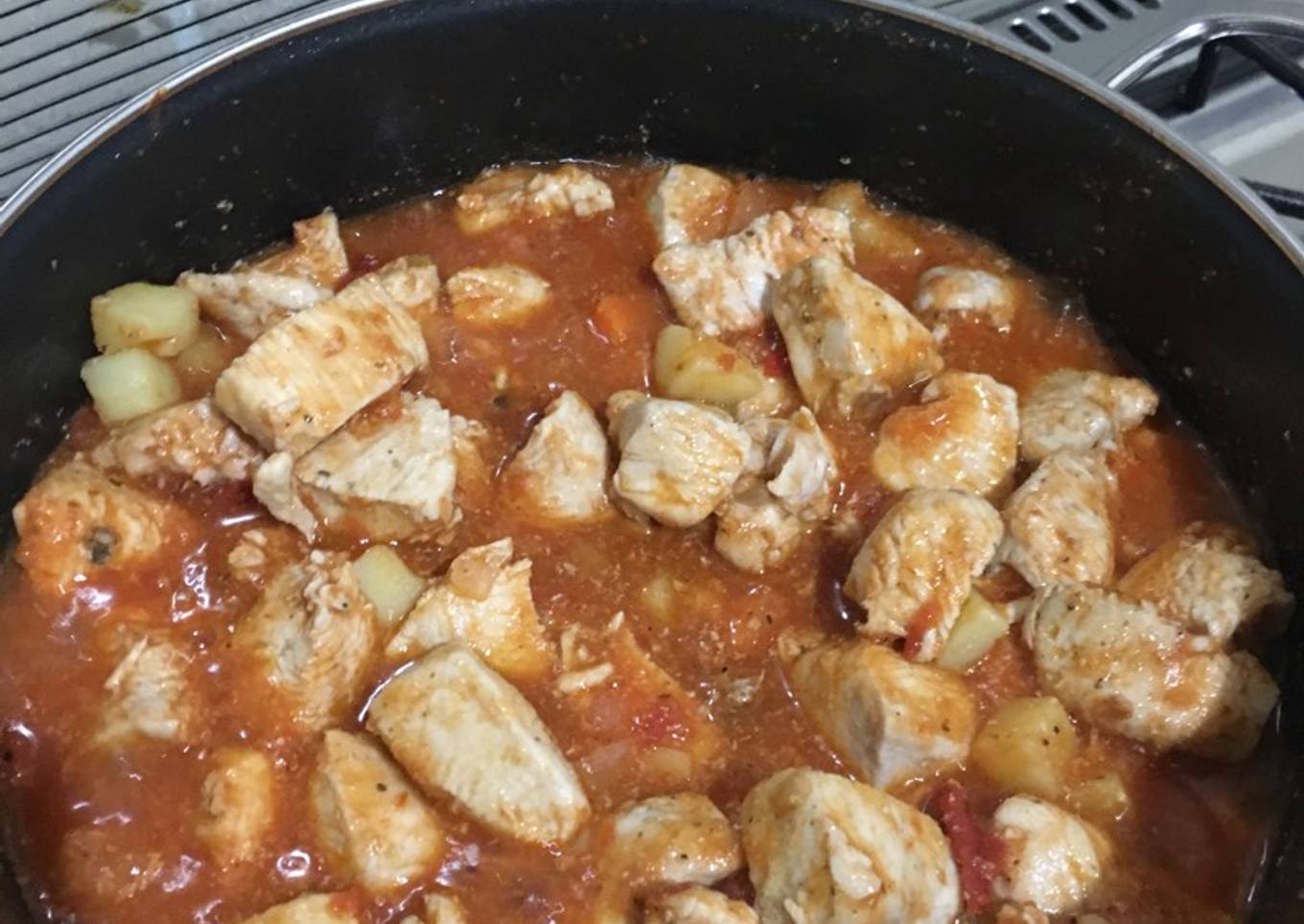 Pollo guisado con sofrito
