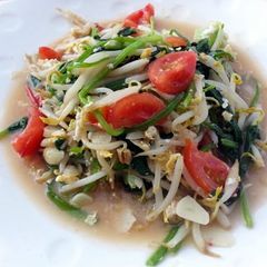 A picture of Spinach And Beans Sprouts.