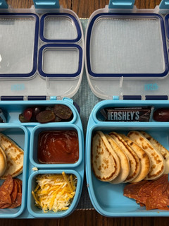 A picture of Pizza Lunchable bento box.