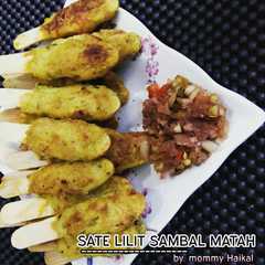 A picture of Sate lilit sambal matah.