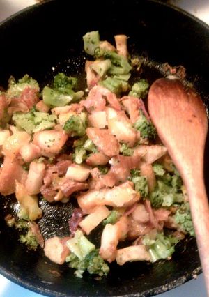 A picture of Leftovers Hash and Eggs.