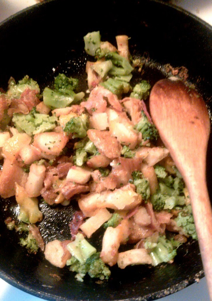 A picture of Leftovers Hash and Eggs.