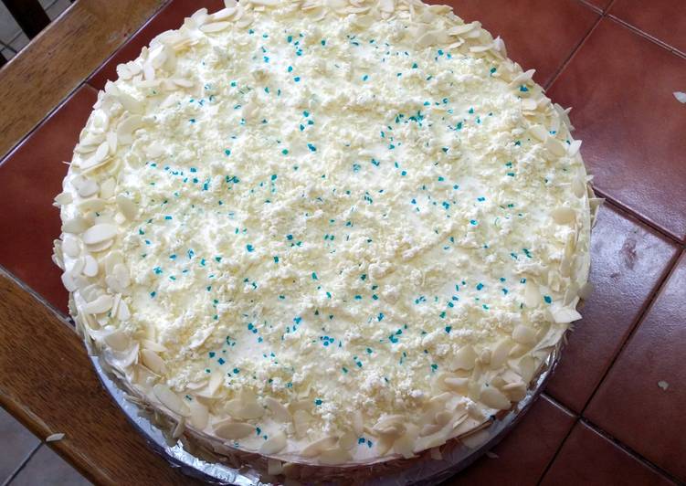 Simple Way to Make Homemade White Chocolate Cake