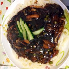 A picture of Luma's korean jajamyong.