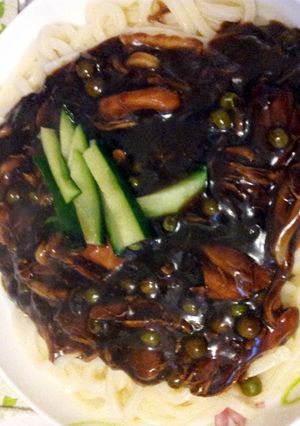 A picture of Luma's korean jajamyong.