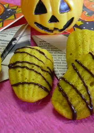 A picture of Moist Kabocha Madeleines for Halloween.