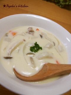A picture of Satoimo and Mushroom Milk Stew.
