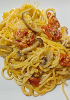 Foto principal de Espaguetis con setas y burrata