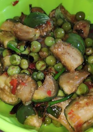 Foto resep Tumis Sayur Terong Bulat Daun Melinjo Muda
