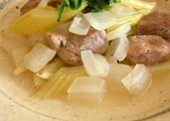 How to Prepare Yummy Pig Shoulder Roast and Celery Simmered in White Wine Vinegar
