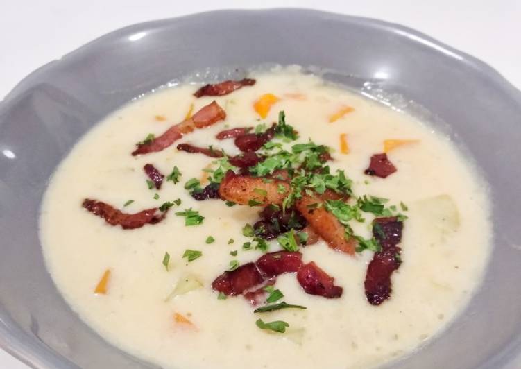 Easy Potato &amp; Bacon Chowder