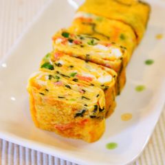 A picture of Green Onion, Nori Seaweed and Sakura Shrimp Tamagoyaki.