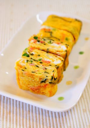 A picture of Green Onion, Nori Seaweed and Sakura Shrimp Tamagoyaki.