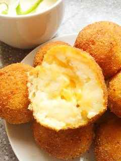 A picture of Cheesy potato bites.