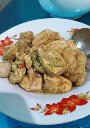 Hình của món Gà kho sả ớt.