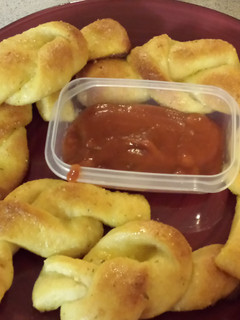 A picture of Garlic Knots.