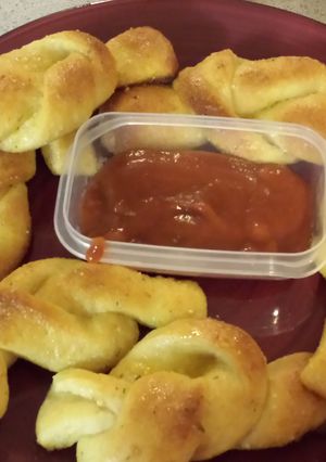 A picture of Garlic Knots.